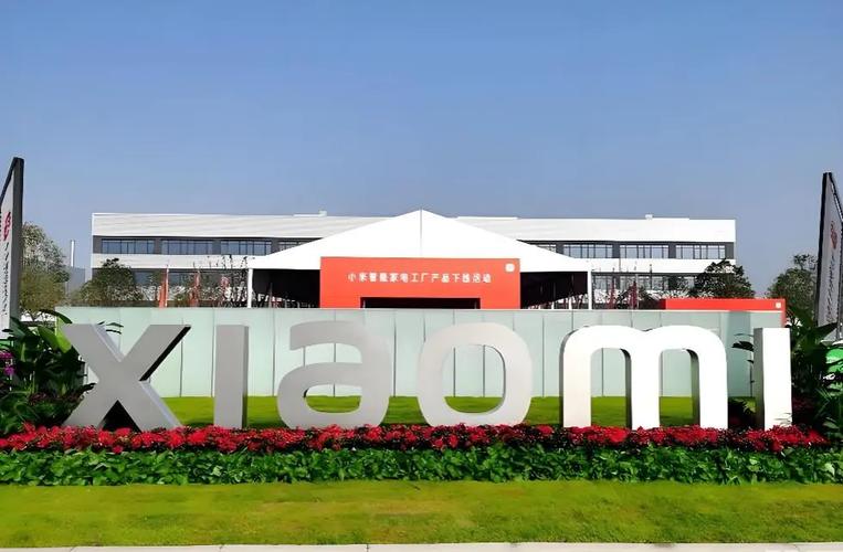 自建工厂的重投入与网络技术服务的轻资产博弈——产品定价的“隐性成本”逻辑
